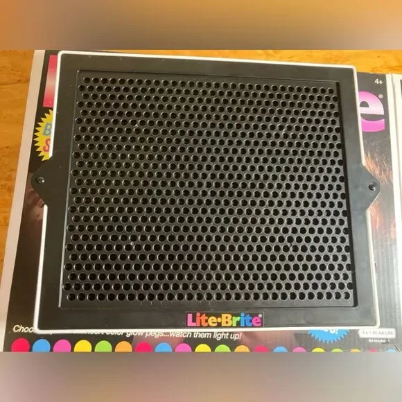 Lite Brite game for kids, comes with unused sheets, excellent condition - Picture 2 of 4